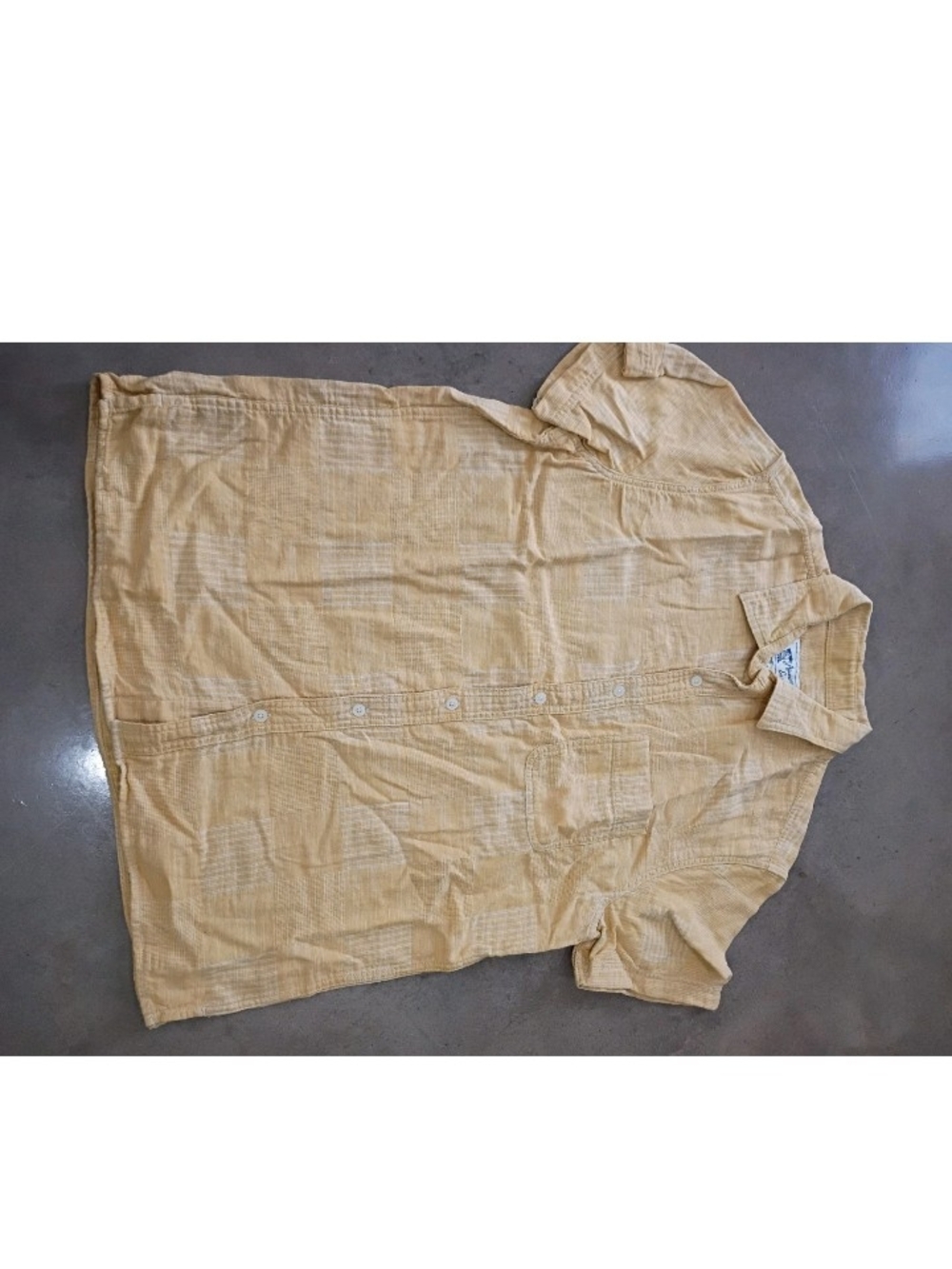 American Eagle Outfitters Short-Sleeve Button-Down Shirt in Light Yellow